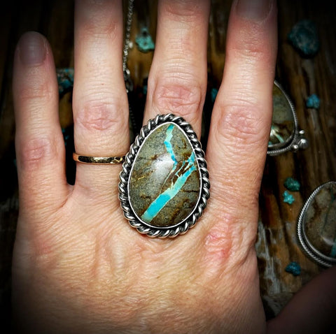 Beautiful Chunky Royston Ribbon Turquoise Ring